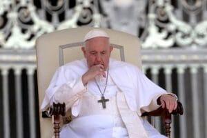 Papa Francisco sufre nueva crisis respiratoria