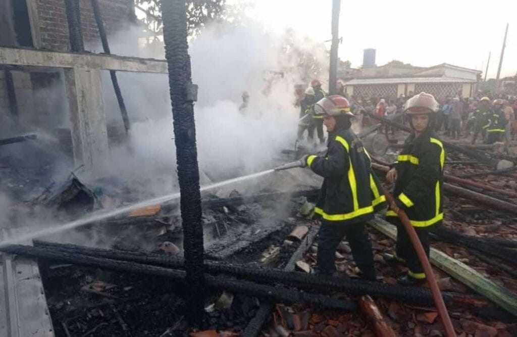 El incendio de Placetas daña 4 viviendas; investigación en Curso