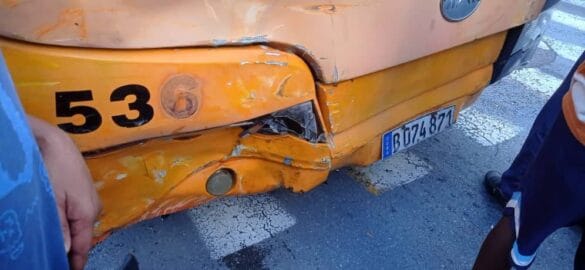 481700080_122218694084077942_3476457341439510768_n Accidente de tránsito entre un Omnibus y un vehículo diplomático