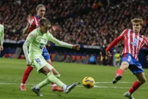 El Barcelona remonta épicamente al Atleti 4 a 2 y recupera el liderato de La Liga con un partido menos