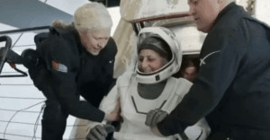 Finalmente llegan a la Tierra astronautas que estuvieron varados 9 meses en el espacio