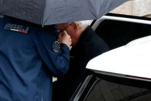 Cirujano juzgado por abusar de 299 pacientes en Francia admite culpabilidad