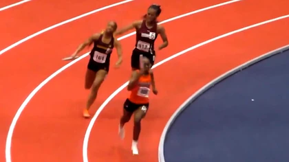 Insólito: corredora golpea a otra con barra de metal en competencia de atletismo