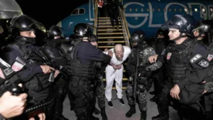 Deportados a El Salvador solo por sus tatuajes
