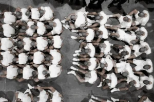 Trump deporta a más de 200 venezolanos a El Salvador, pese a orden judicial