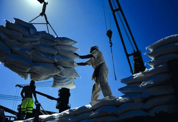 Descargan arroz en Camagüey para completar atrasos en la canasta familiar normada