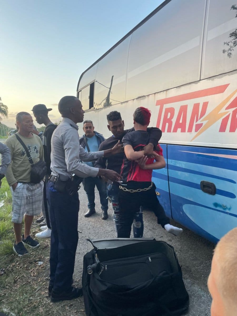 Capturados 3 ladrones en una guagua mientras intentaban robar equipajes