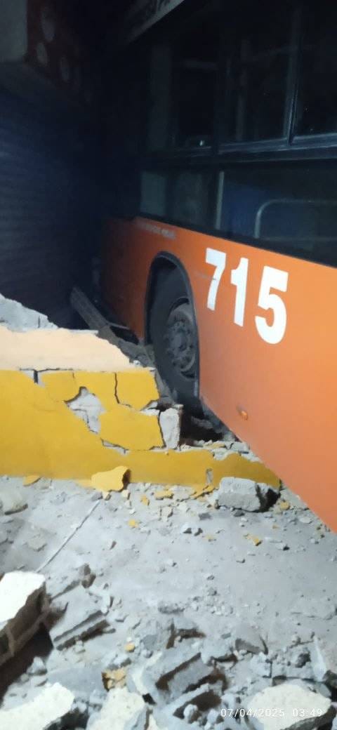 489029426_122224711130077942_1821163813113668942_n Desorden público provoca accidente de ómnibus en La Habana