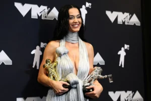 Katy Perry entrenará en gravedad cero para su memorable 1er vuelo al espacio