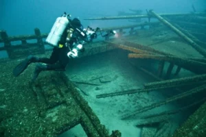 Hallan barco griego en el fondo del Mediterráneo con su tesoro intacto