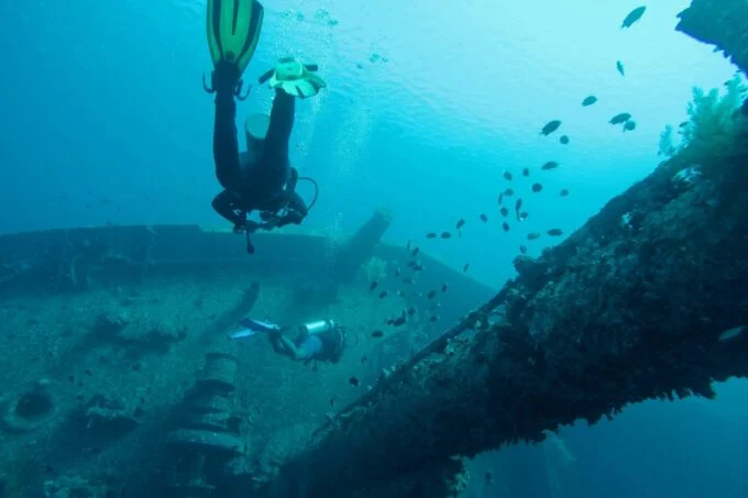 Hallan barco griego en el fondo del Mediterráneo con su tesoro intacto