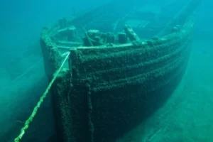Hallan barco griego en el fondo del Mediterráneo con su tesoro intacto