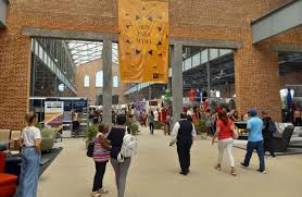 Desafiante Feria ‘Arte para Mamá’ 2025: Regalo Vs Dinero