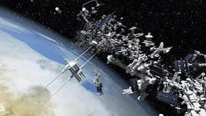 El cambio climático encoge la atmósfera y satura el espacio