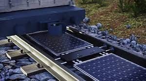 Un asombroso invento: Inauguran en Suiza la 1ra planta solar montada sobre vías férreas en funcionamiento
