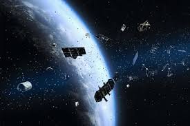 El cambio climático encoge la atmósfera y satura el espacio