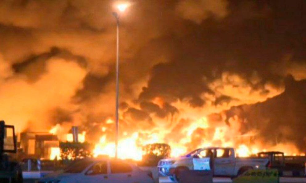 Explosión terrorífica en puerto de Irán desata el caos y deja al menos 8 muertos y más de 750 heridos