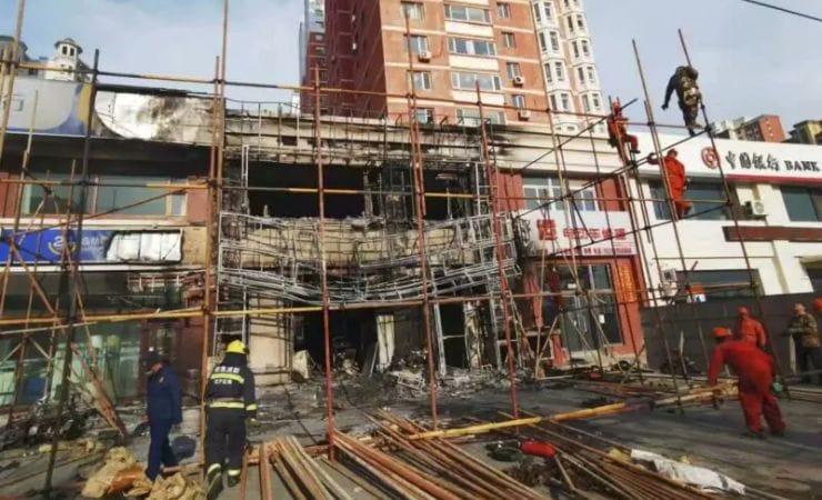 Mueren 22 personas por incendio en restaurante en China