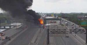 Impactante accidente de camión cisterna en Broward provoca un gran incendio en la I-595