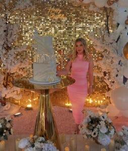 Claudia Artiles celebra su cumpleaños 24 años en Miami como si fuera el último día de su vida.