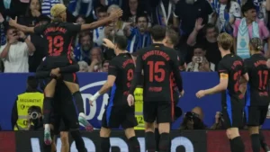 El FC Barcelona es campeón de LaLiga 2024 - 2025 al imponerse 2 a 0 al Espanyol en el derbi catalán