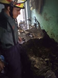 Ancianos lo pierden todo tras incendio por cocinar con carbón en Santiago de Cuba