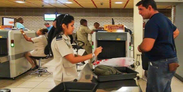 Cubana arrestada al intentar entrar cocaína en cajas de cartón por el Aeropuerto José Martí