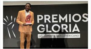 Javier Sotomayor hace historia al recibir el Premio Gloria Leyenda Deportiva Iberoamericana.