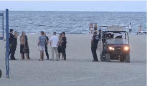 Incidente en Playa de Fort Lauderdale: Menor Rescatada y Padre Desaparece en el Agua