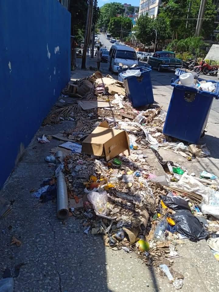 El Vedado colapsado por la basura