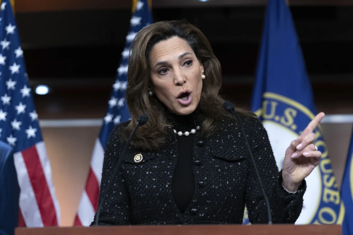 María Elvira Salazar impulsa propuesta bipartidista