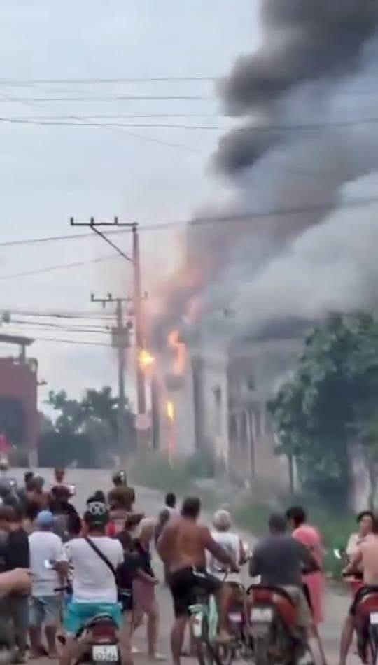 Incendio en almacén de colchones en Guanajay: fue controlado por cuatro comandos de bomberos