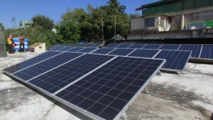 Paneles solares y Aduana cubana: ¿una luz al final del túnel energético?