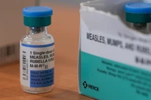 Deben vacunarse contra sarampión viajeros que salgan de EEUU por nueva alerta sanitaria