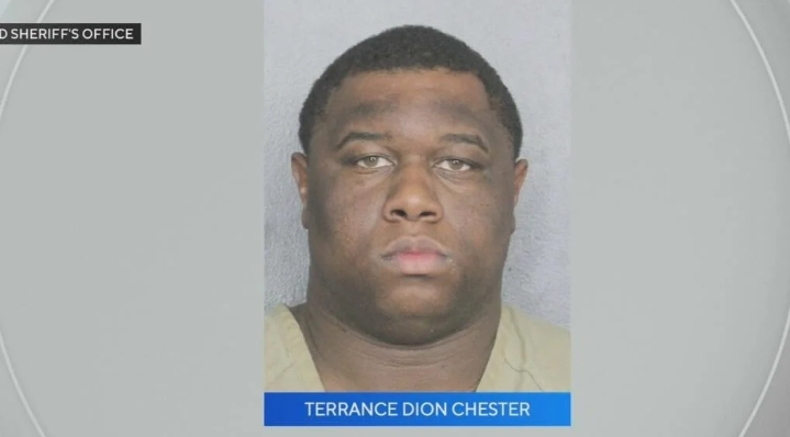 Policía es arrestado por violencia doméstica en Broward