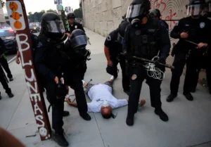 Protestas en Los Ángeles por arrestos anti inmigrantes de ICE
