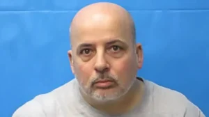 Cubano de 75 años muere bajo custodia de ICE