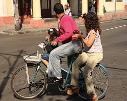 Prometen bicicletas en Cuba …para pedalear la crisis