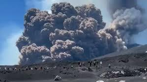 Impactante erupción del volcán Etna en Sicilia