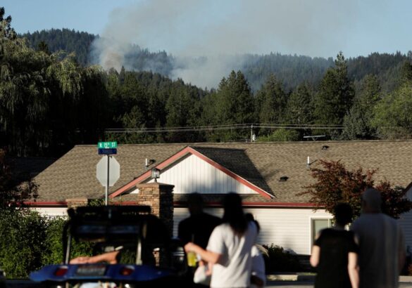 Un francotirador mata a dos bomberos tras tenderle una emboscada provocando un incendio en EE.UU