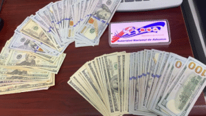 Cubana es detenida con más de 10 mil dólares en aeropuerto de Panamá