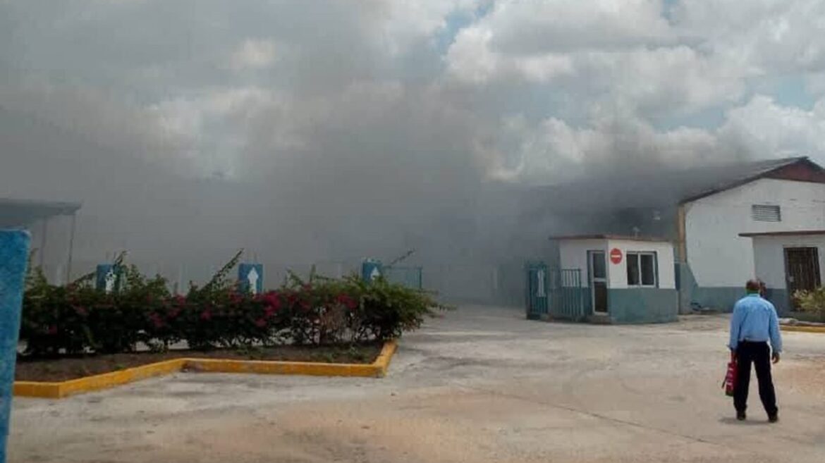 Guagua se incendia en la terminal de Holguín