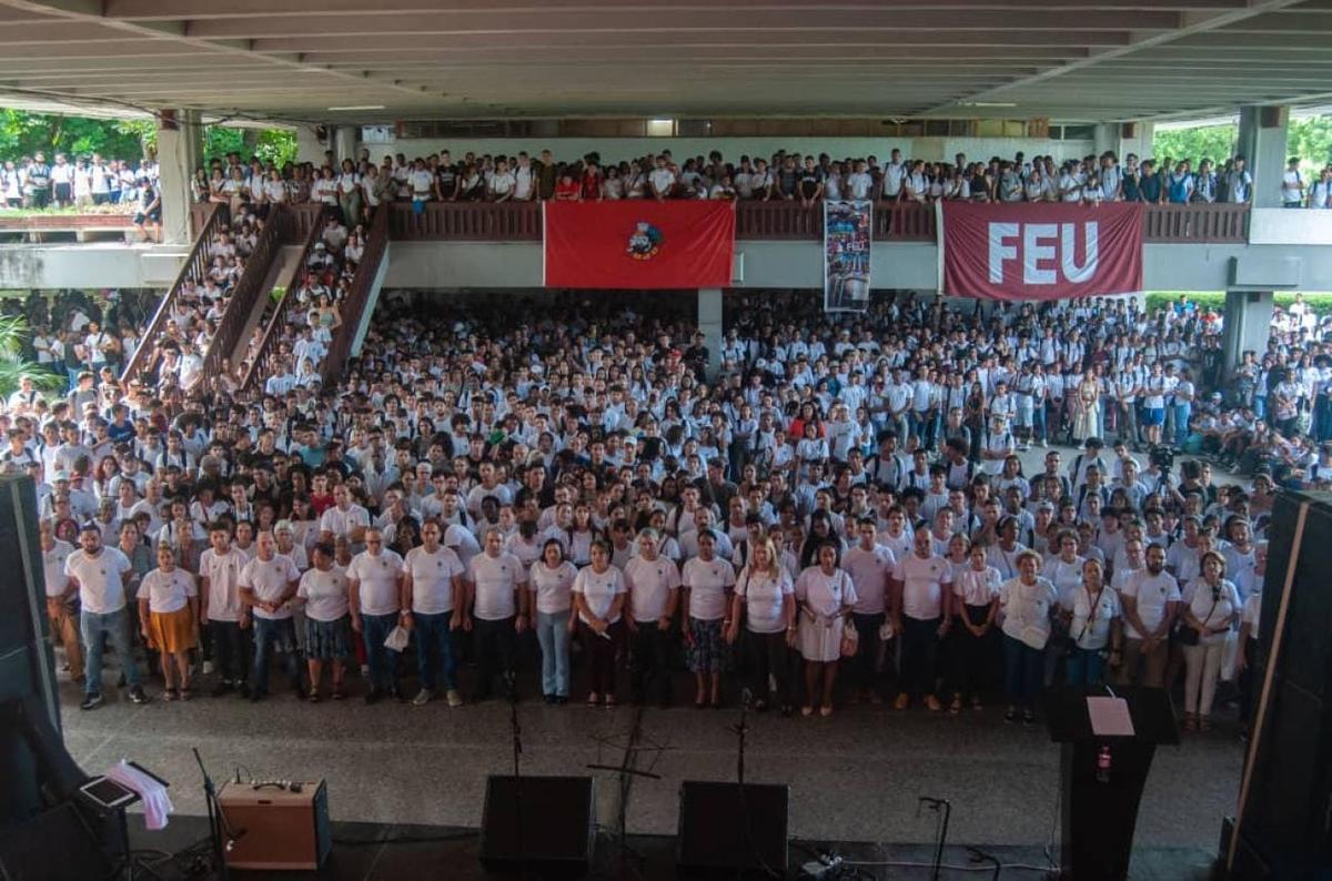 Estudiantes de la CUJAE se plantan frente a ETECSA y exigen respeto y soluciones inclusivas