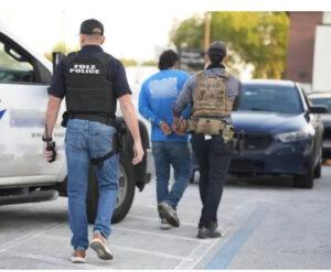 ICE intensifica redadas y sanciones contra empleadores de indocumentados en EE.UU.