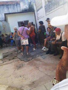 Indignación en Placetas por la falta de sillas en el hospital municipal