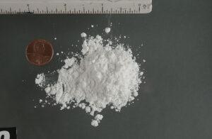 Detectado 1 kilo de cocaína dentro de un Eleguá: cubano detenido en el Aeropuerto Internacional José Martí