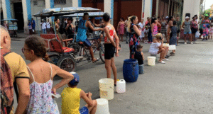 3 meses sin agua. Madres protestan