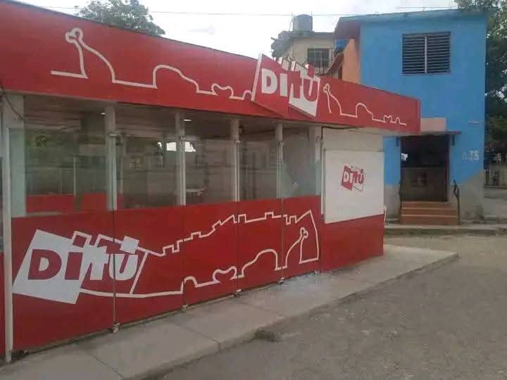 Ataque vandálico en Marianao causa daños al local Ditú cerca del Hospital Militar
