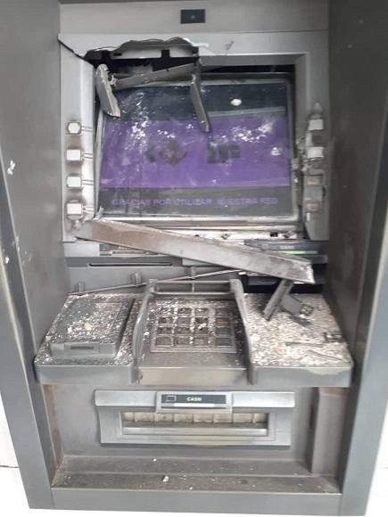 Destruyen cajeros automáticos en 10 de Octubre