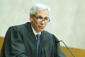 Juez federal bloquea orden de Trump que suspende asilo en frontera